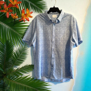 7 Diamonds Women’s XL Button-down Shirt Light Blue Floral Short Sleeves Collared